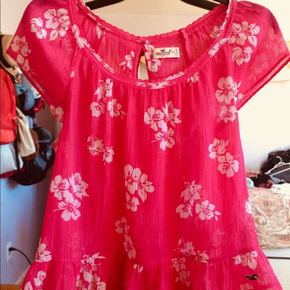 Hollister Hawaii theme top